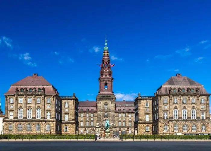 Stylish Spacious W 3br In *