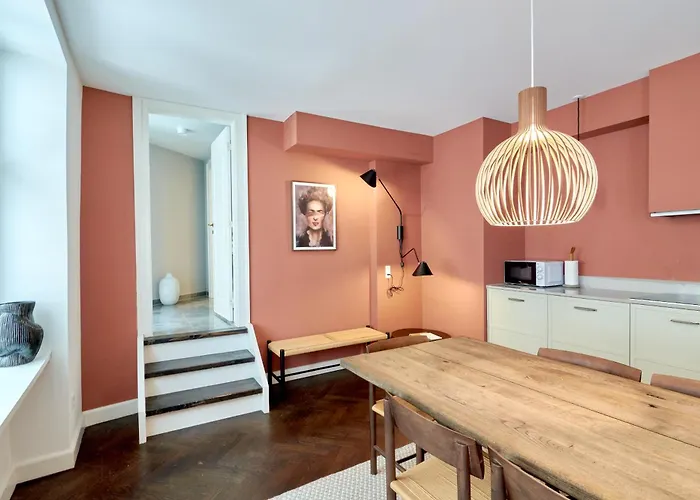 Stylish Spacious W 3br In