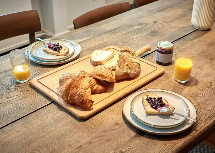 Stylish Spacious W 3br In *