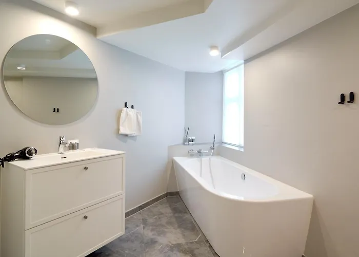 Stylish Spacious W 3br In Appartamento